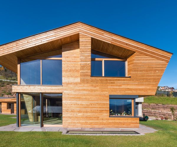 Betriebsgebäude mit Dienstwohnung in Jenesien