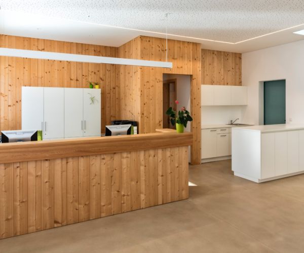 Betriebsgebäude mit Dienstwohnung in Jenesien